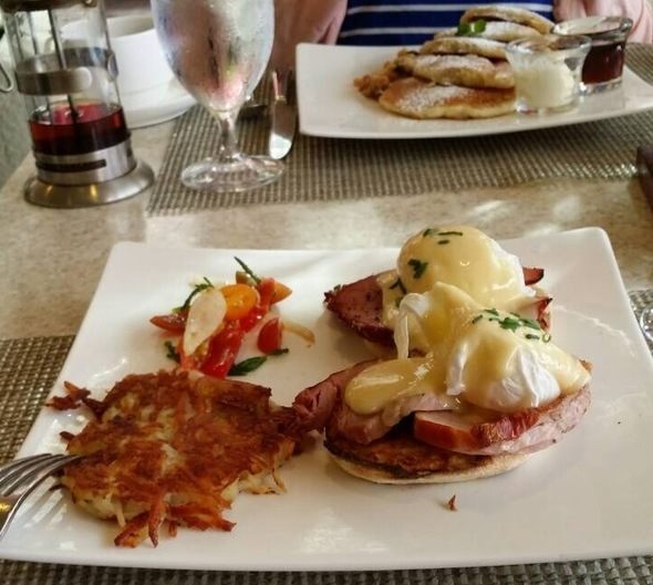 ザ・ロイヤル・ハワイアン・ラグジュアリーコレクションリゾート【朝食】エッグベネディクト