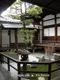 両足院坪庭