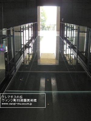 ヴァンジ彫刻庭園美術館屋内