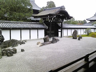 東福寺 方丈の南庭と唐門