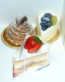 今日のおやつ、地元のケーキ