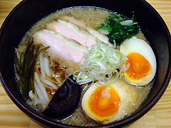 こってりしろ八麺