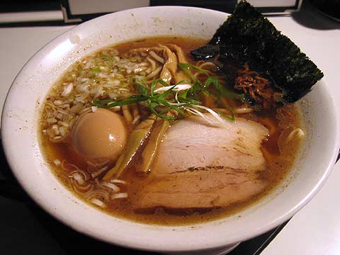 裏不如帰 煮干しそば+味玉