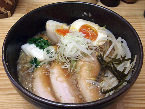 こってりしろ八麺 ピーチカブ