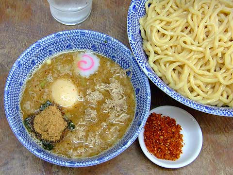 六厘舎 辛つけめん大盛り 豚ほぐし 味玉