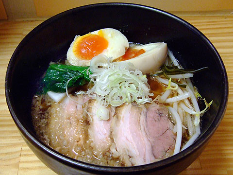 こってりしろ八麺 つるむらさき