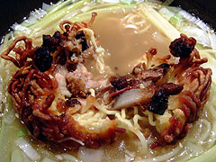 金めじ 鶏豚伝説の揚げ麺トッピング