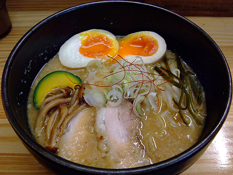 旬麺しろ八 味噌しろ六 かきのきだけ