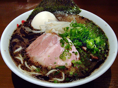 なんつッ亭 池袋 らーめん味玉入り