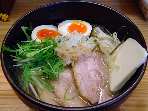 しろ八 塩しろ八麺+カルピスバター