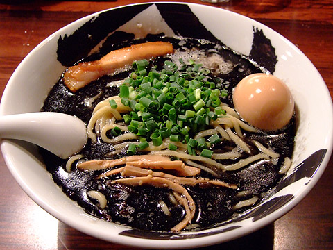 武蔵武骨 黒武骨味玉ら〜麺