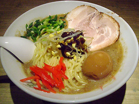 武蔵江戸きん 極豚ら〜麺+味玉