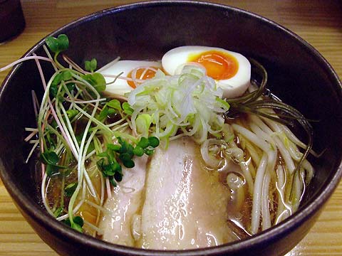 しろ八麺 かいわれ+ブロッコリー+そばスプラウト わさび使用