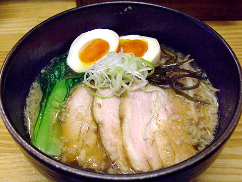 こってりしろ八麺 霜降り雪菜