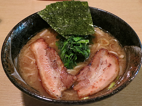 麺屋 優創 豚骨醤油ラーメン