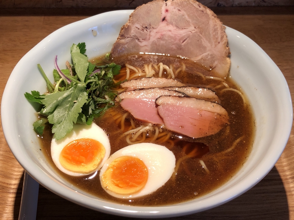 麺巧 潮 上野製麺所＠上野　黒（にほんいち醤油そば）