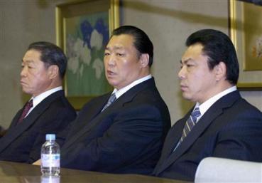 真ん中、北の湖理事長