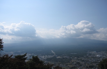 富士山見えず