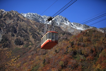 立山の紅葉とロープウェイ