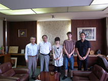 商工会議所の方と一緒の写真