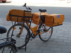 郵便局の自転車