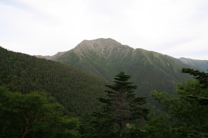 熊の平小屋から農鳥岳