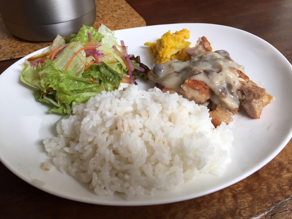 青山山荘 / チキンソテー キノコソース