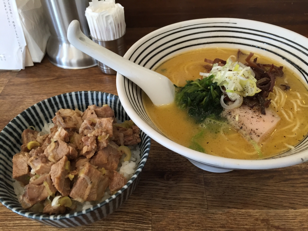 麺屋すみす / 博多水炊きらーめん・チャーシュー丼
