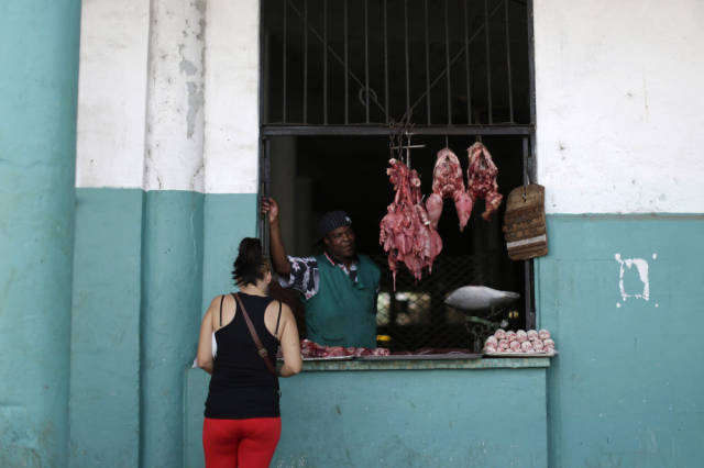 another_batch_of_photos_from_depicting_everyday_life_in_cuba_640_85.jpg