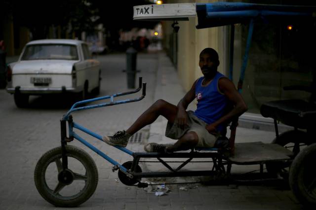 another_batch_of_photos_from_depicting_everyday_life_in_cuba_640_68.jpg