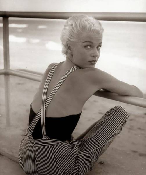 beauty_and_fashion_of_women_from_the_40s50s_640_38.jpg