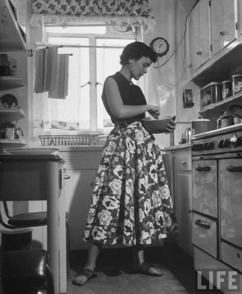 beauty_and_fashion_of_women_from_the_40s50s_640_23.jpg