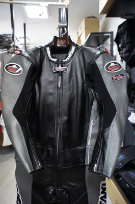 EOスーツ K-0068XX サイクス2ピーススーツ ：KUSHITANI 宇都宮店