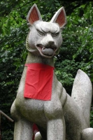 水稲荷神社の神使は狐です。