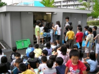 生ごみ処理機の内部を見学