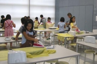 最後の仕上げは子どもたちのアイロンがけです。
