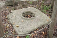 千葉県の有形文化財に指定されている、上総大寺廃寺跡露盤です。