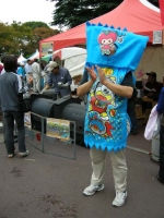 応援に駆けつけてくれた、うまい棒マンブルー。実は知り合いの戸田市民です。
