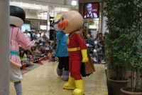 孫に誘われアンパンマンショーを見てきました。