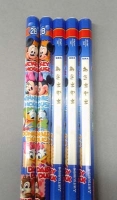鉛筆の名入れサービス実施中。金箔、ひらがな10文字まで入ります。