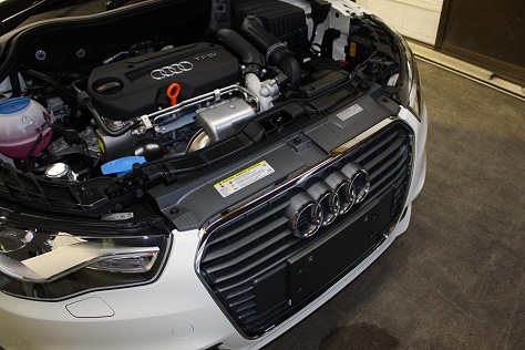 Audi A1 エンジンルーム
