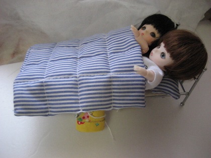 2人 きつきつだが 寝れるよ このベッド!