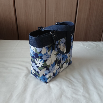 紺系花柄のトートバッグ | きい太おばさんの布小物