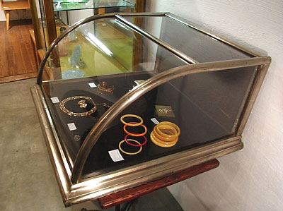Antique Glass Display Case | PRISMA Blog【PRISMANIA】20th Century
