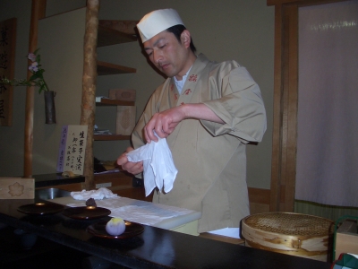 鶴屋吉信1