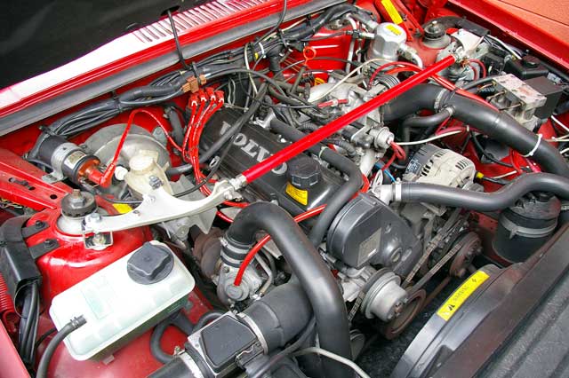 ボルボ240用 ストラットタワーバー