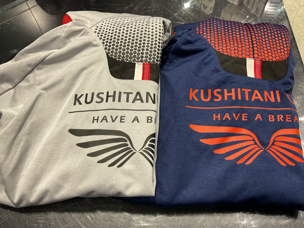 入荷速報】 MIDパーカー の パフォーマンスストア限定デザイン