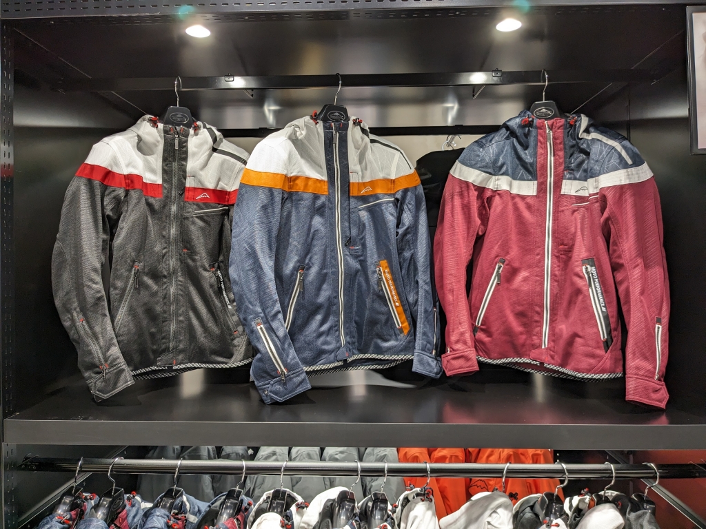 入荷速報】全色揃いました！フルメッシュパーカー！：KUSHITANI 大阪店