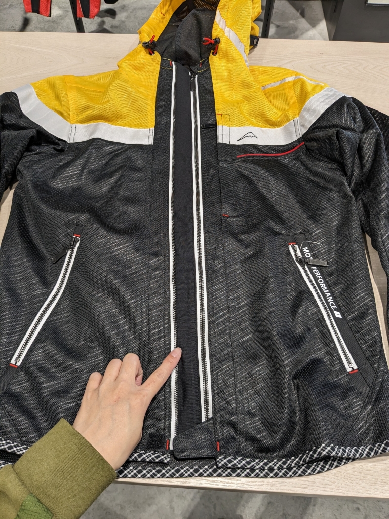 入荷速報】全色揃いました！フルメッシュパーカー！：KUSHITANI 大阪店