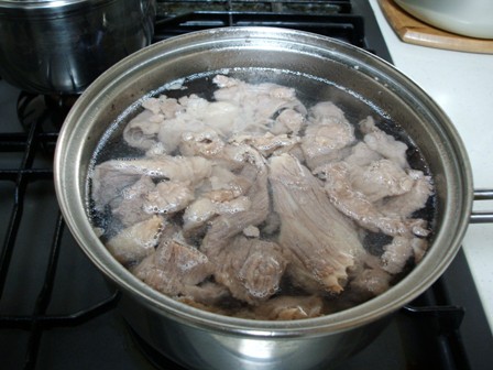 スジカレー仕込吹きこぼし後